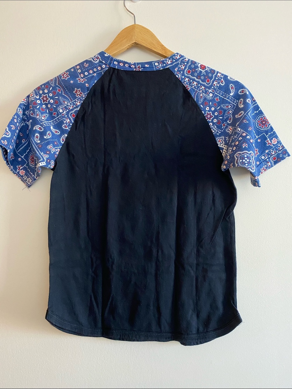 🎀3 for $19 ✨ Rejoice Graphic Raglan Tee - Picture 3 of 6